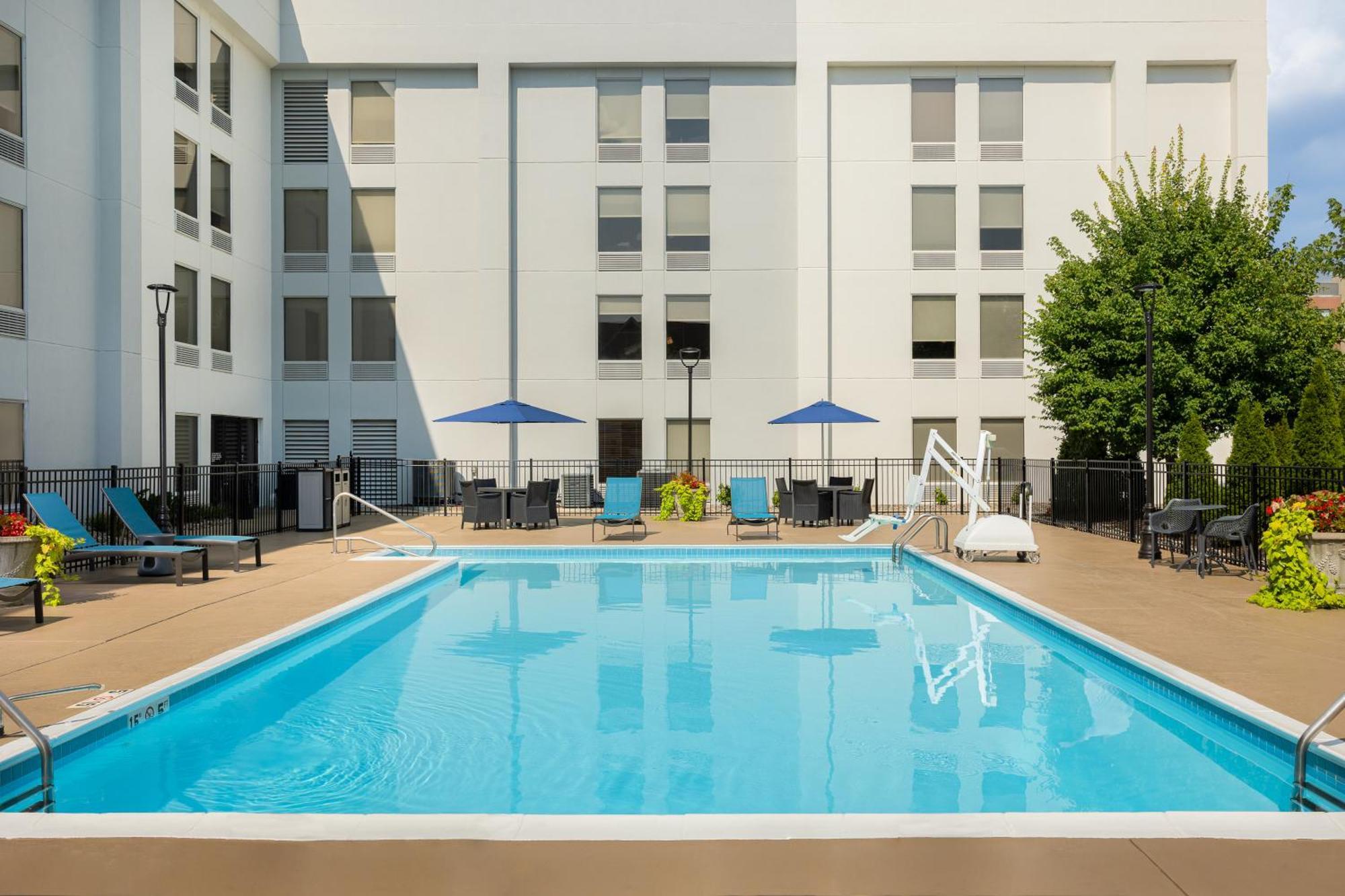 Hampton Airport Fair/expo Center Hotel