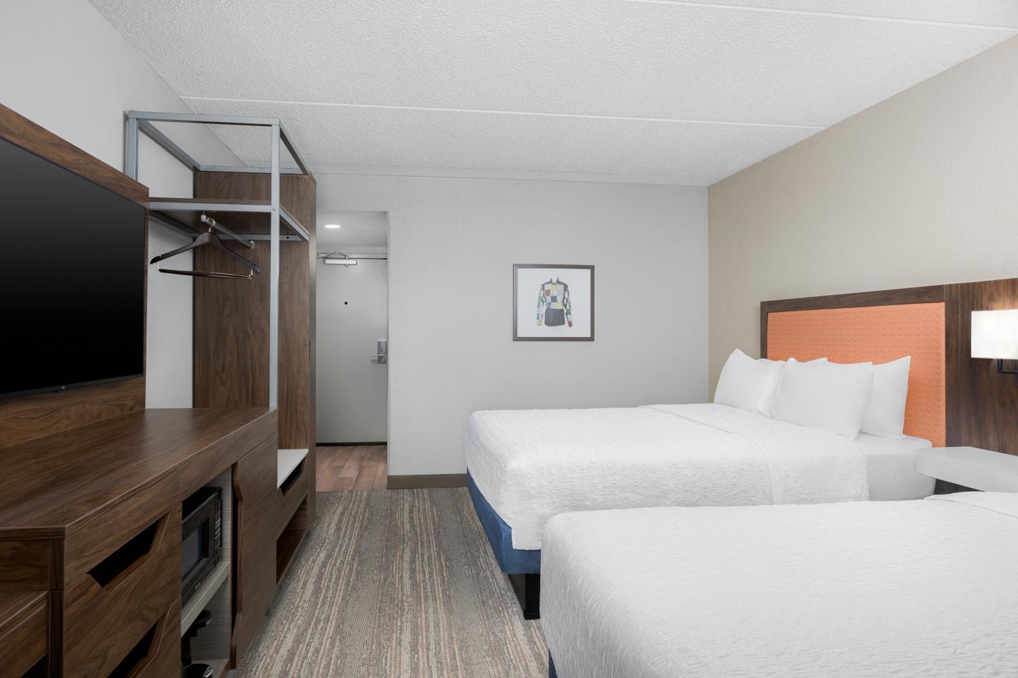 Hotel Hampton Airport Fair/expo Center 3*