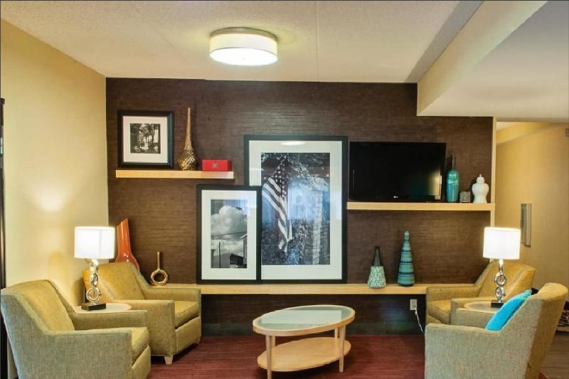 Hampton Airport Fair/expo Center Hotel